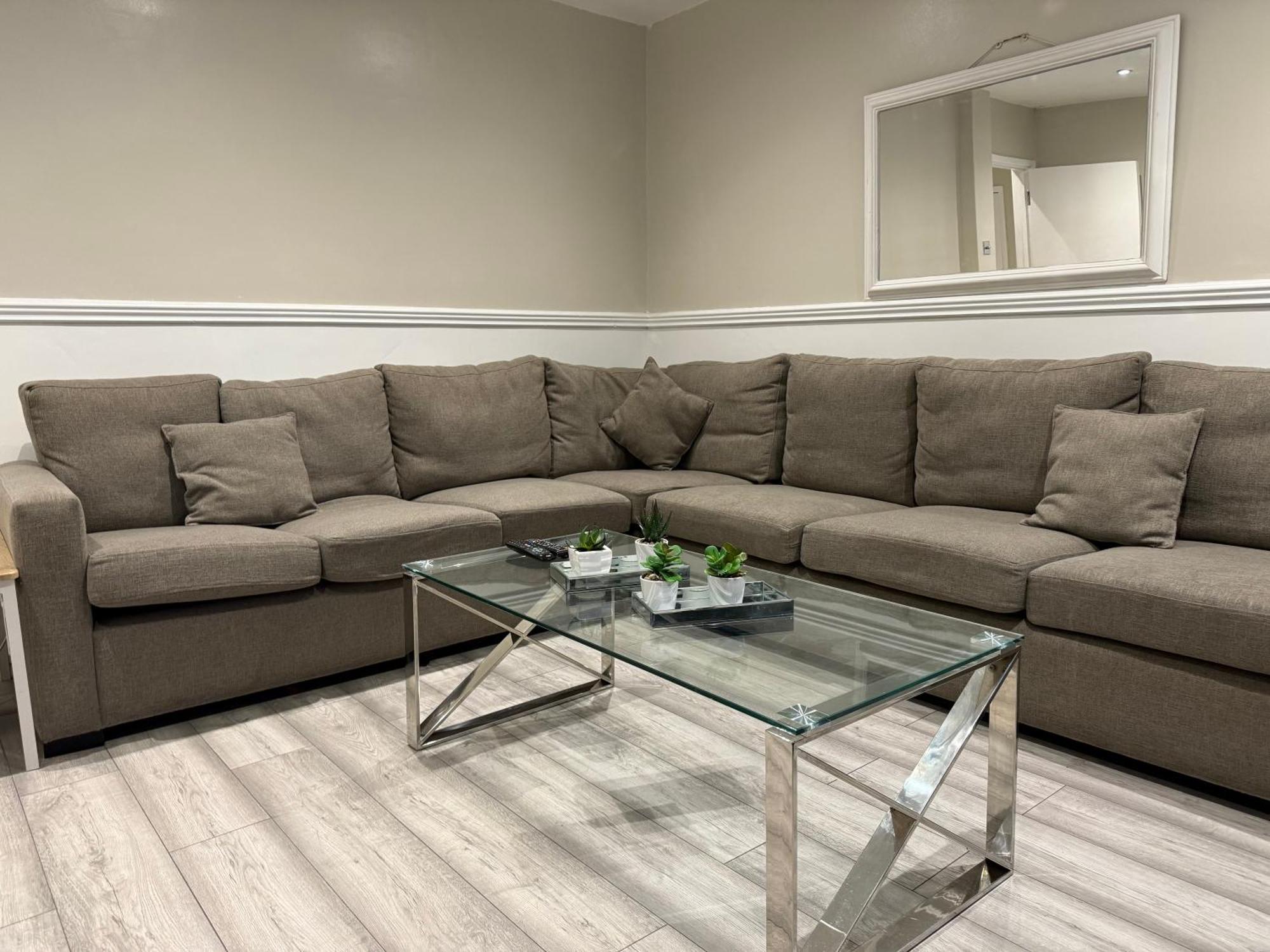 5 Bed Town House Within City Centre And Sleeps Up To 11 With Sky And Netflix Birmingham Eksteriør billede